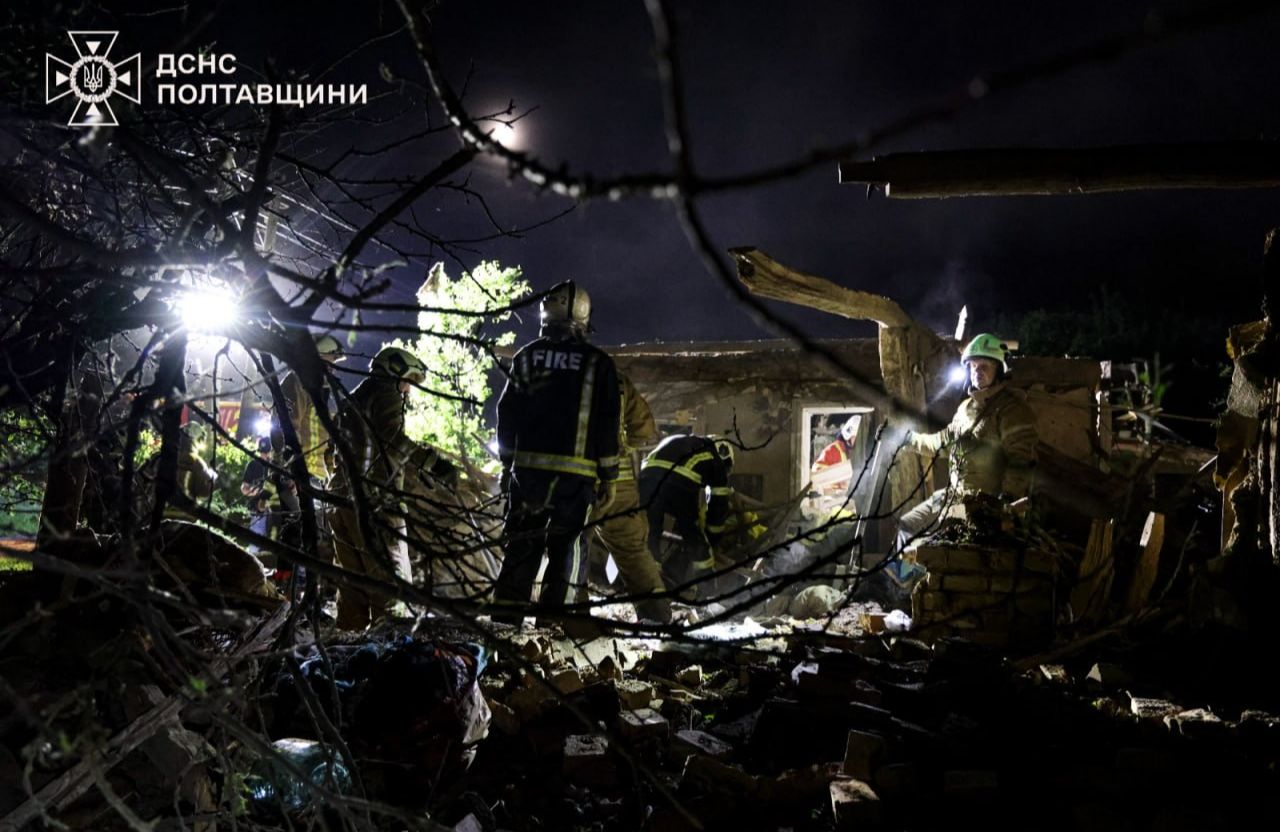 У Полтавській громаді через атаку БпЛА пошкоджено два приватні будинки: з-під завалів врятували жінку