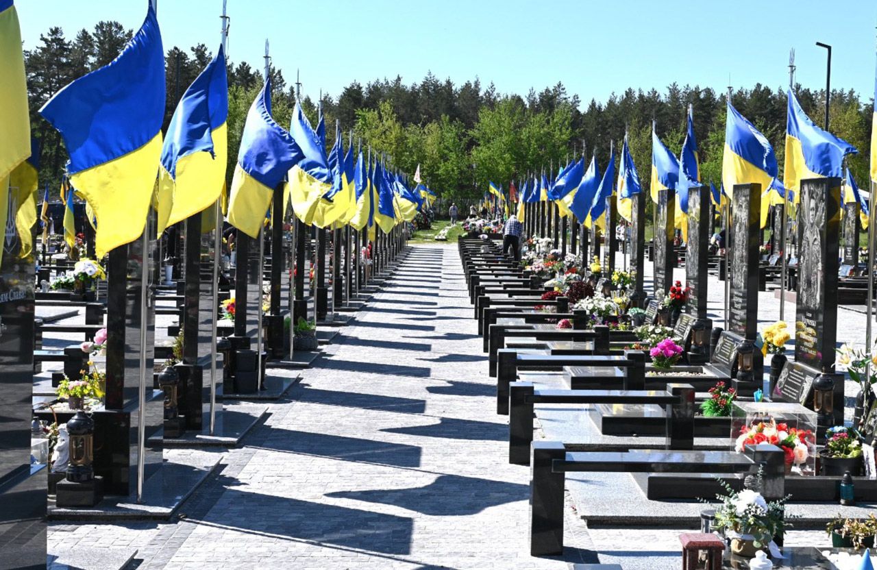 Меморіал полеглим захисникам на Затуринському кладовищі у Полтаві