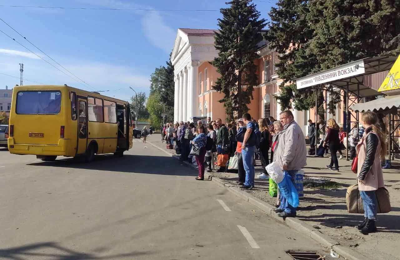 Зупинка громадського транспорту «Південний вокзал» у Полтаві
