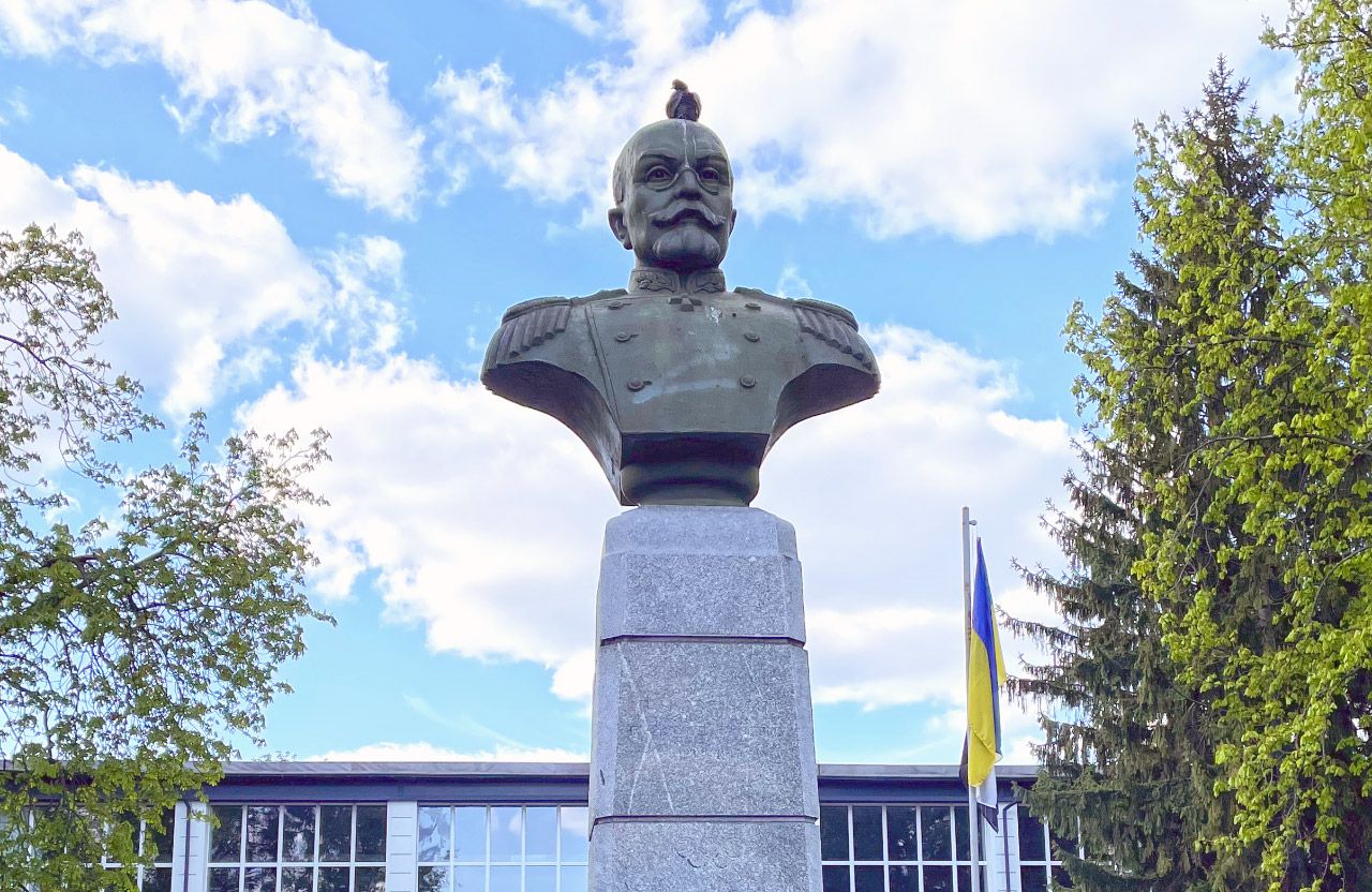 Пам’ятник Олексію Бутовського у Полтаві