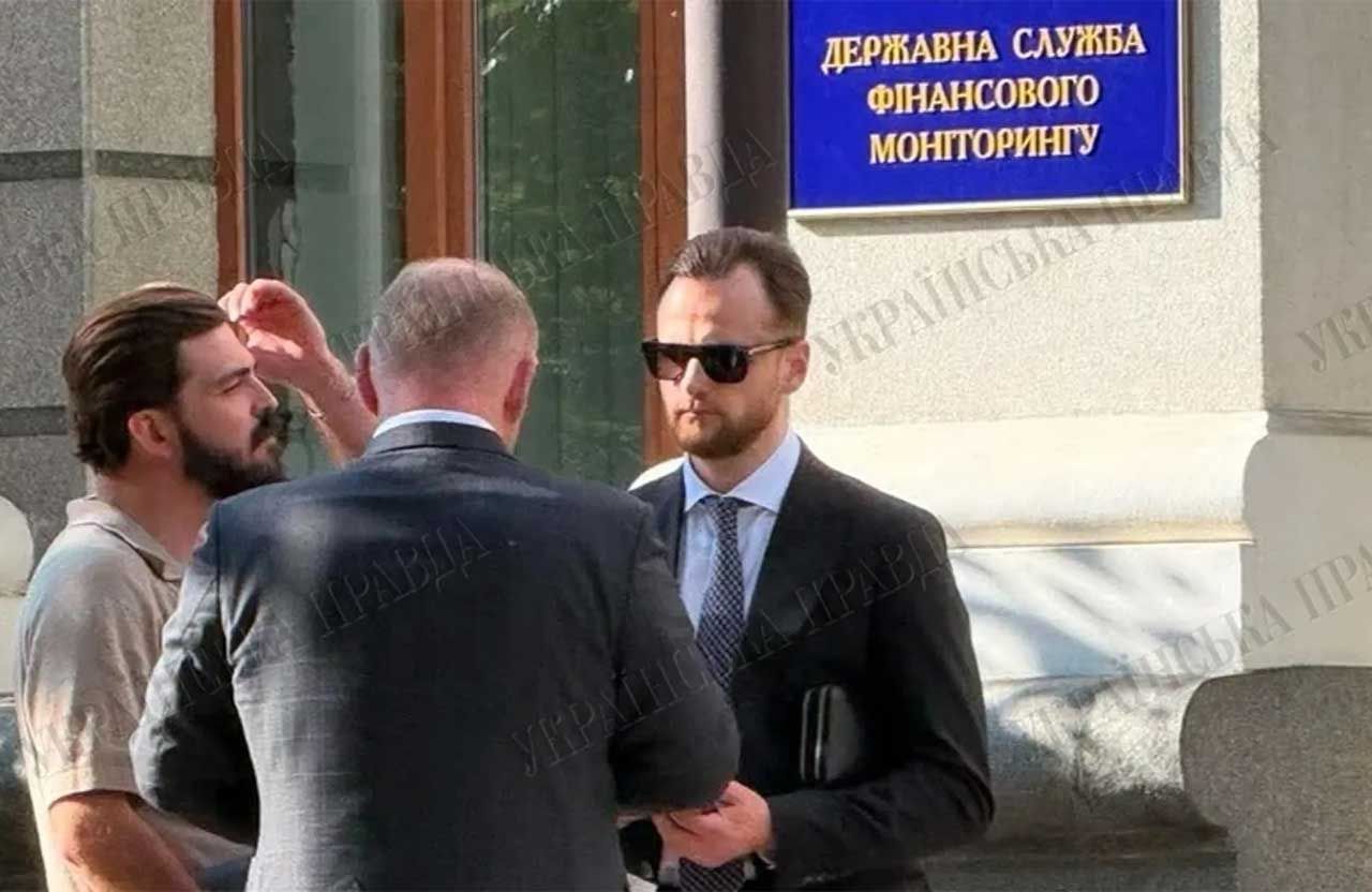 Обшуки у Держфінмоніторингу (фото: УП)