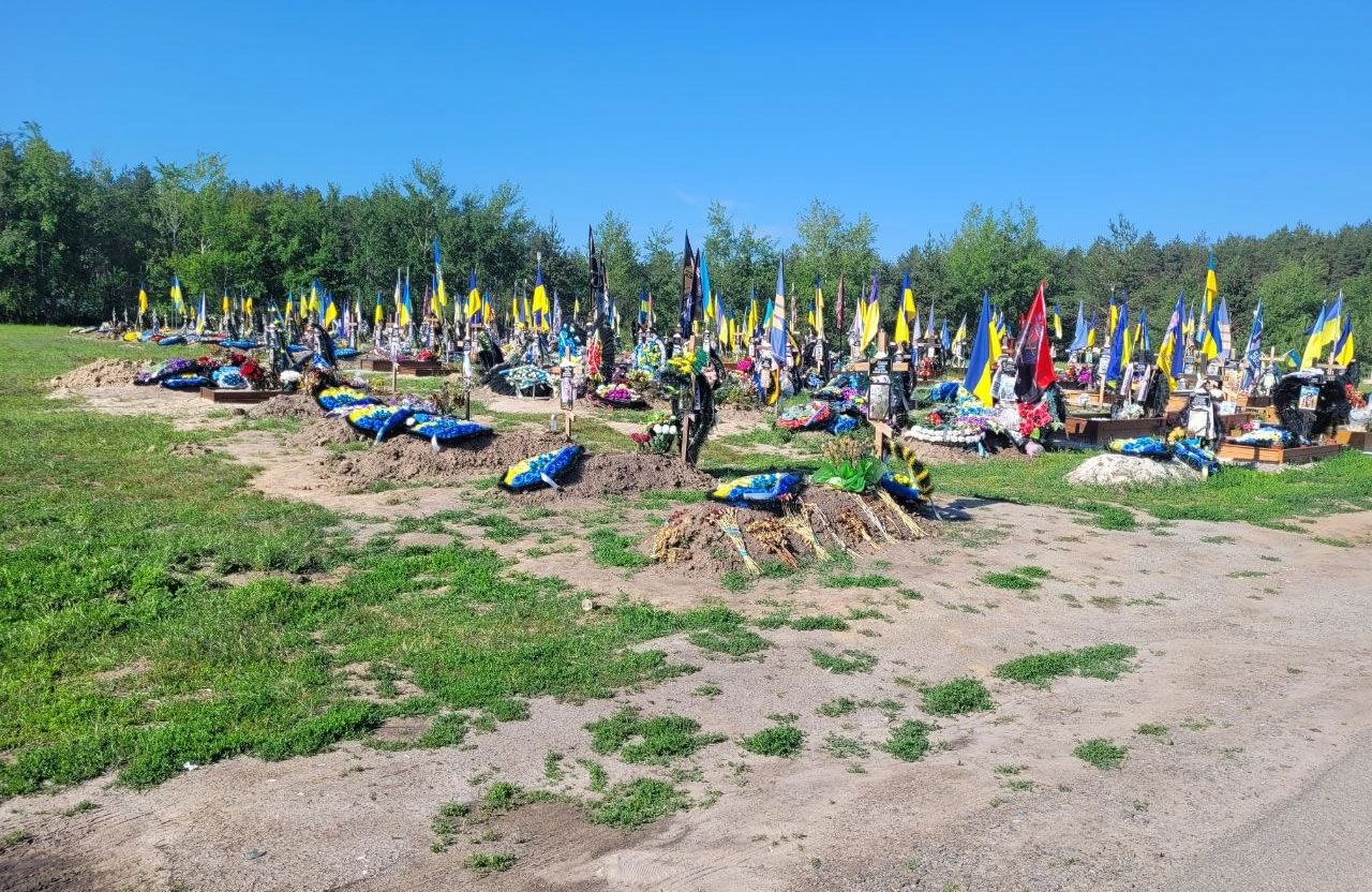 10-й сектор Затуринського кладовища з військовими поховання заповнений вже на 7 рядів