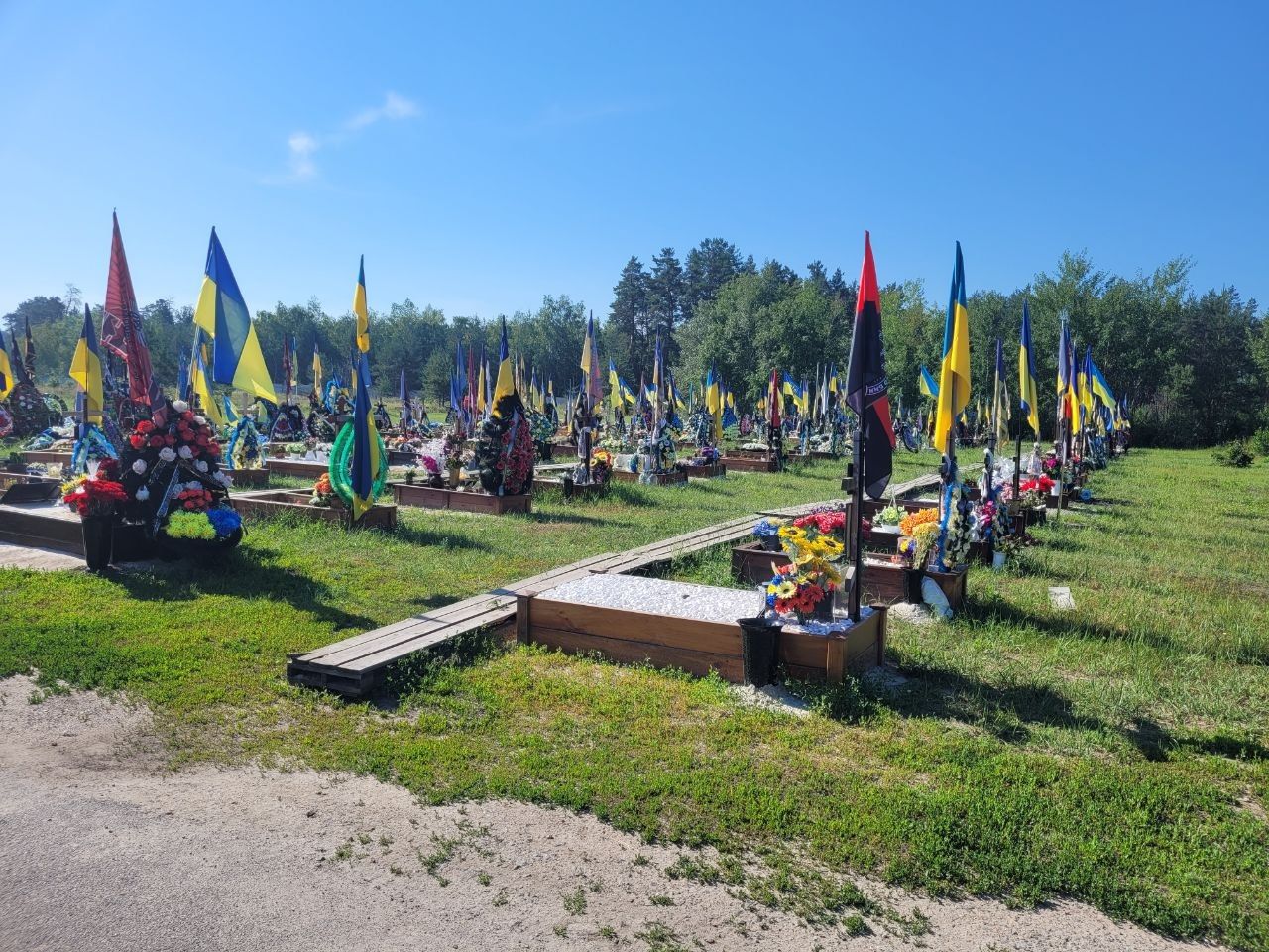 Робоча група провела перше засідання щодо нового проєкту військового меморіалу в Затуриному: обіцянки відкритості та незручні питання