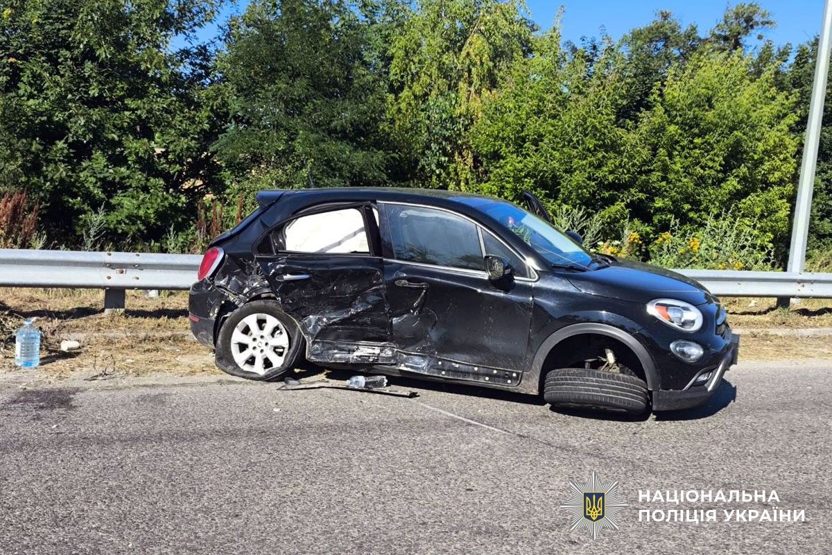 На трасі поблизу Лубен зіткнулися два кросовери: до лікарні госпіталізували 27-річного пасажира