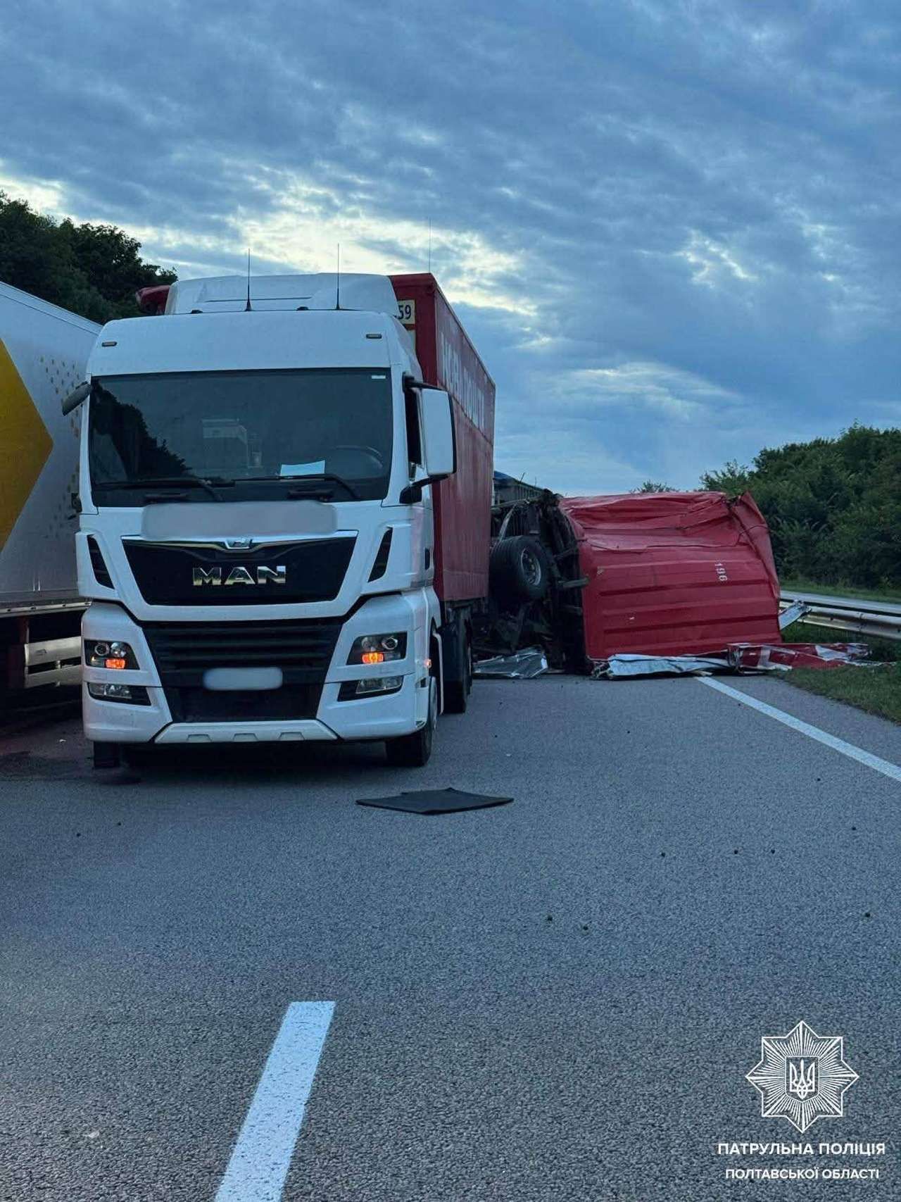 На трасі Київ — Харків вантажівка MAN врізалася у Scania