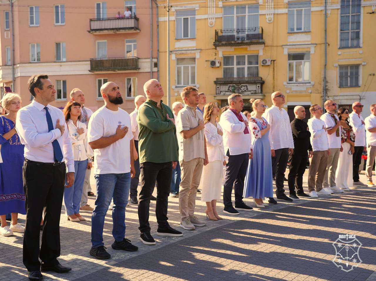 У Полтаві відзначили День Державного прапора: у сквері пам’яті Героїв України підняли найбільший стяг області