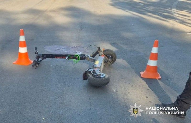 У Полтаві 17-річний хлопець на електросамокаті потрапив до реанімації, а рідні шукають свідків ДТП