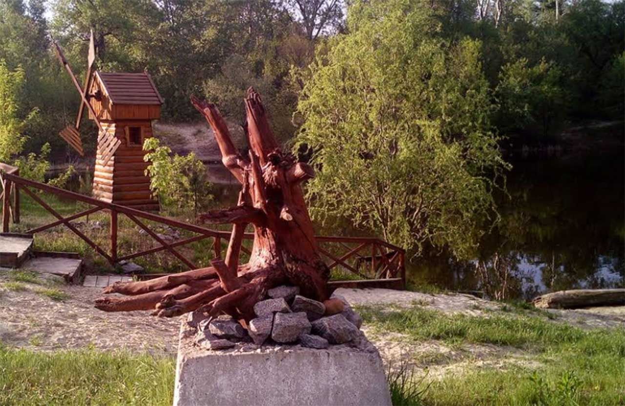 Базу відпочинку «Зелений берег» у Полтаві передали компанії депутата облради Олега Хардіна