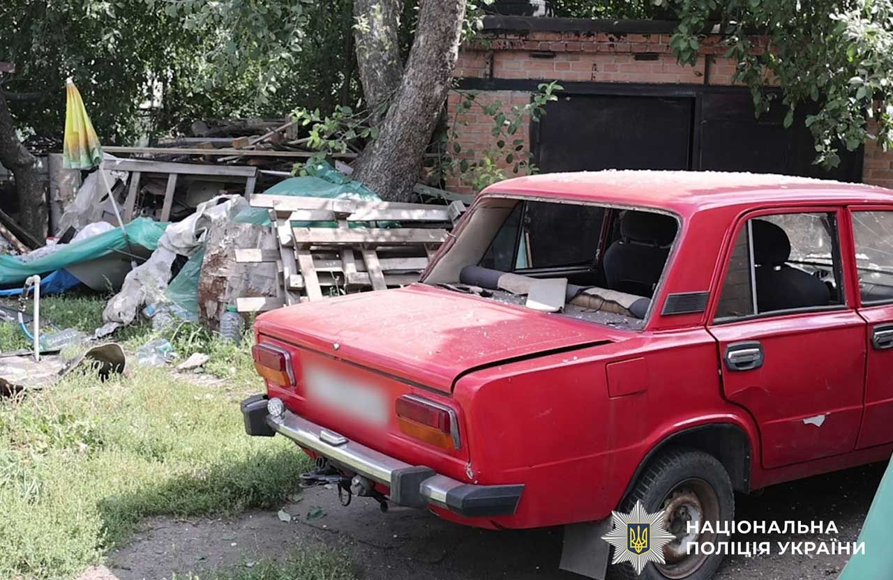 Двоє постраждалих та шість розбитих авто — у Полтавській громаді впали уламки ворожої цілі