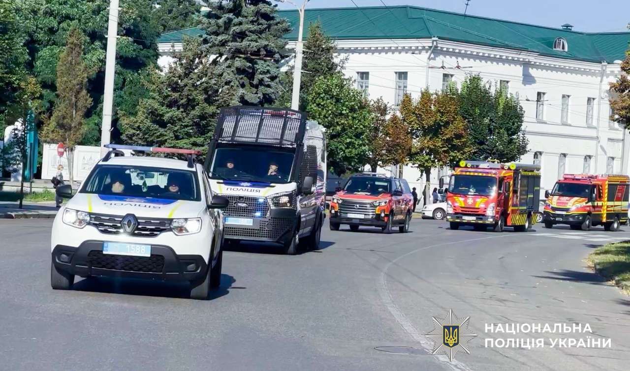 Кортеж спецтехніки навколо Корпусного парку: у центрі Полтави вшанували пам’ять загиблих захисників