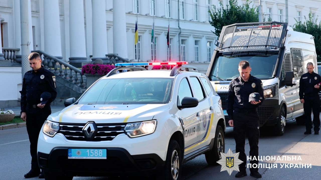 Кортеж спецтехніки навколо Корпусного парку: у центрі Полтави вшанували пам’ять загиблих захисників