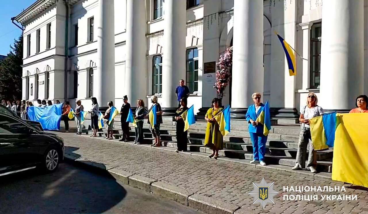 Кортеж спецтехніки навколо Корпусного парку: у центрі Полтави вшанували пам’ять загиблих захисників