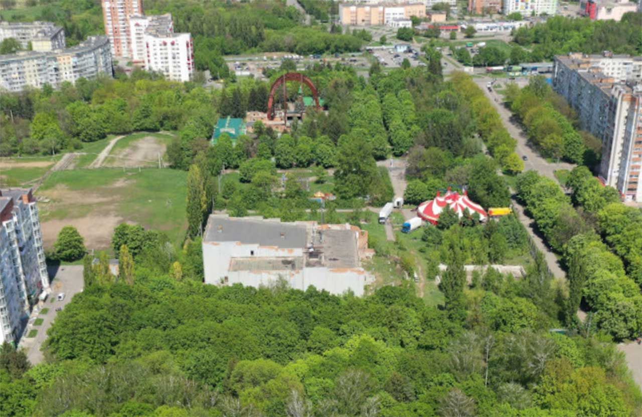 Полтавська міськрада оприлюднила план будівництва житлового кварталу на місці закинутого кінотеатру «Алмаз»