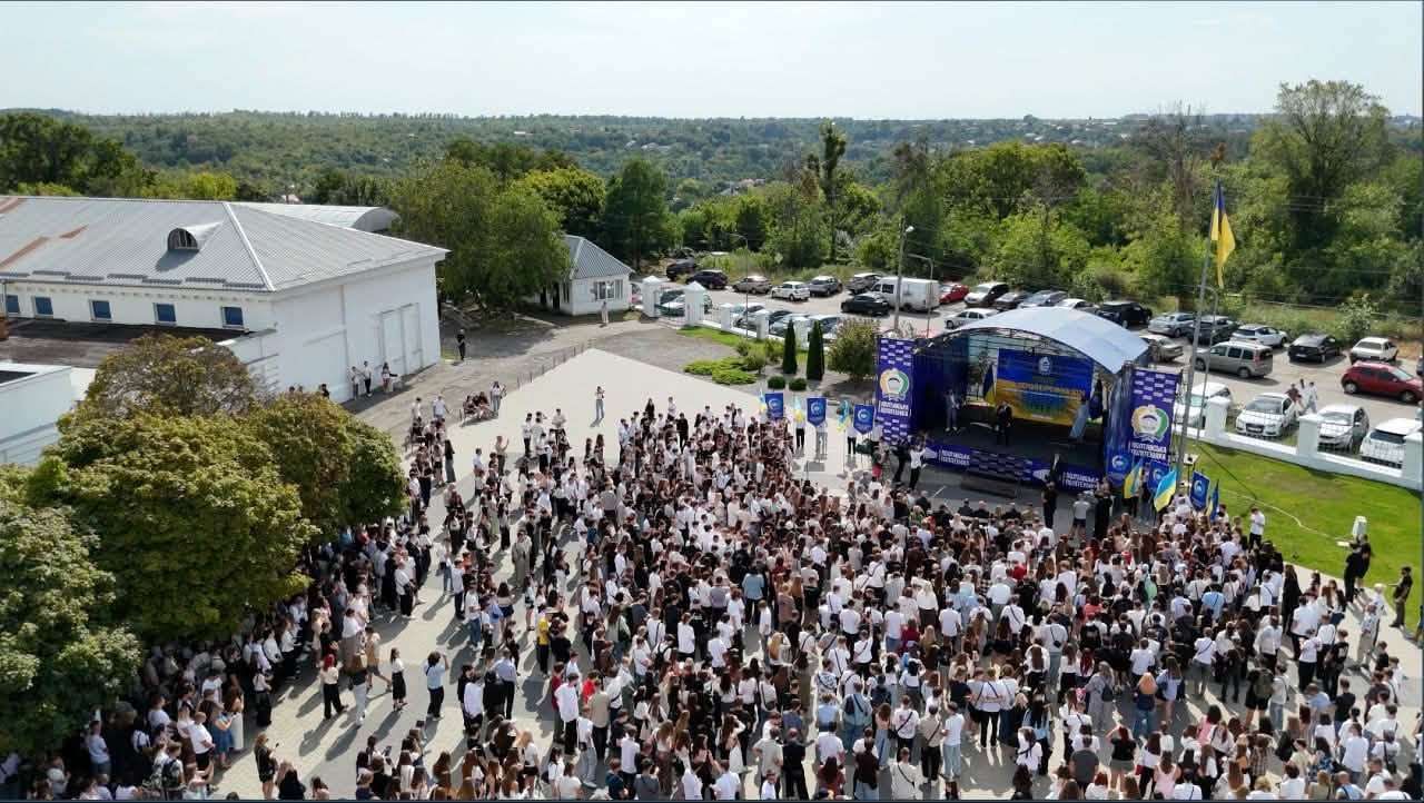 3600 першокурсників та fpv-дрони на передову: Полтавська політехніка урочисто розпочала навчальний рік