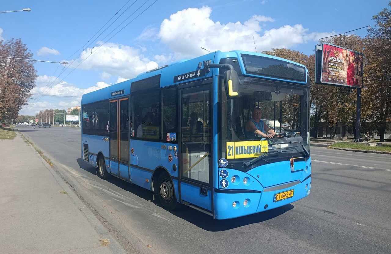 У Полтаві на кільцевому маршруті з’явилися нові автобуси: що відомо про плани міської влади та перевізників