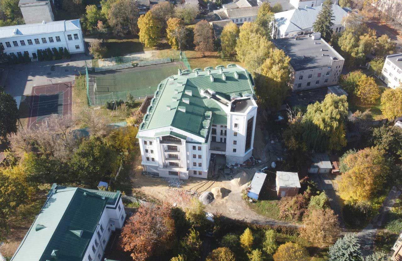 Будівля готелю-будинку на вулиці Соборності, 35б у Полтаві у 2021 році