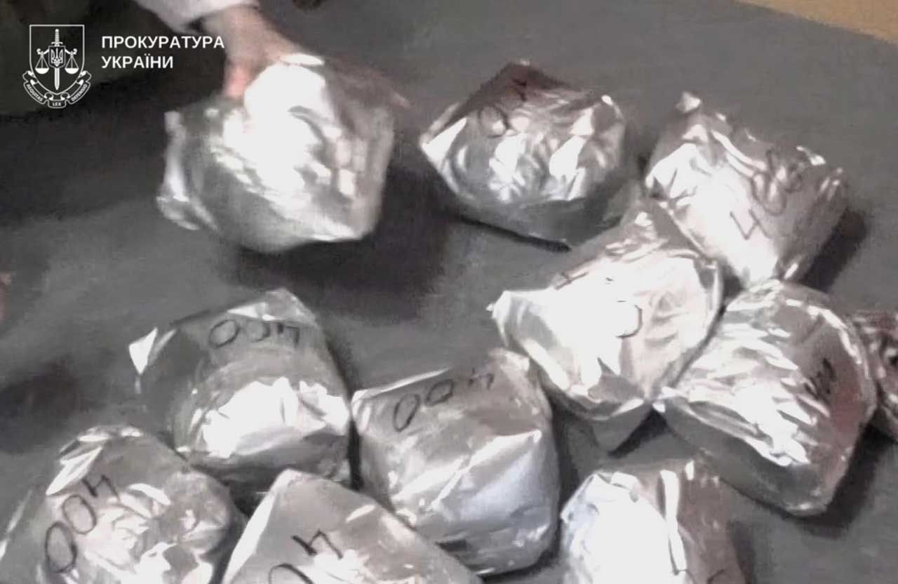 10 років тюрми та конфіскація квартири: у Лубнах засудили чоловіка, який ховав майже 4 кг канабісу та звинувачував СБУ у підкиданні