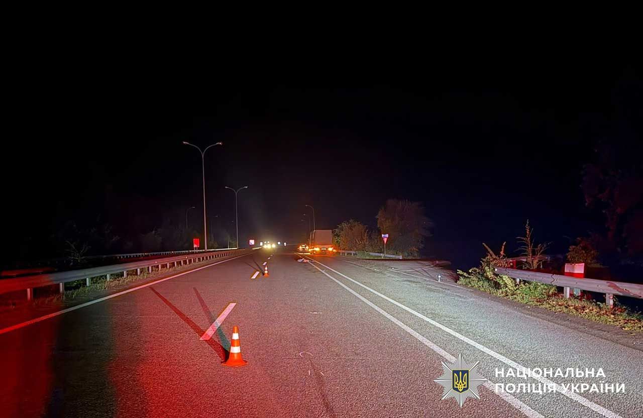 На Лубенщині за вечір сталися дві ДТП з пішоходами: один чоловік загинув, юнак опинився у лікарні