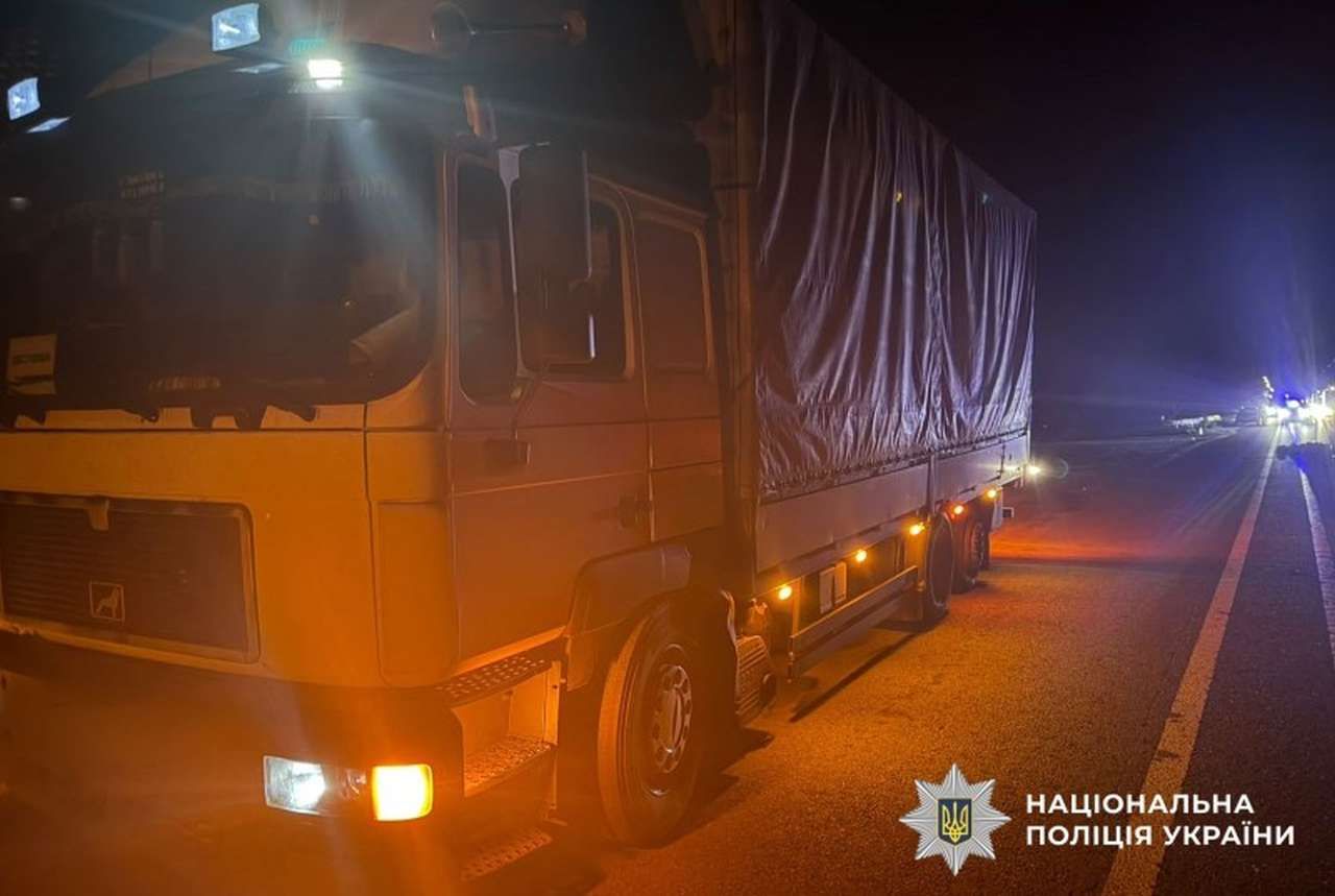 На Лубенщині за вечір сталися дві ДТП з пішоходами: один чоловік загинув, юнак опинився у лікарні