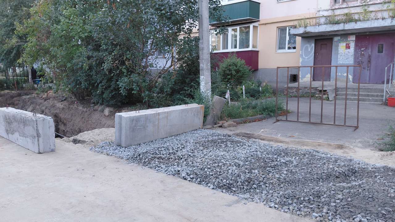 «Купаються в тазиках»: у Полтаві на Залізній обіцяють відновити гарячу воду до 5 жовтня після 5 місяців ремонту