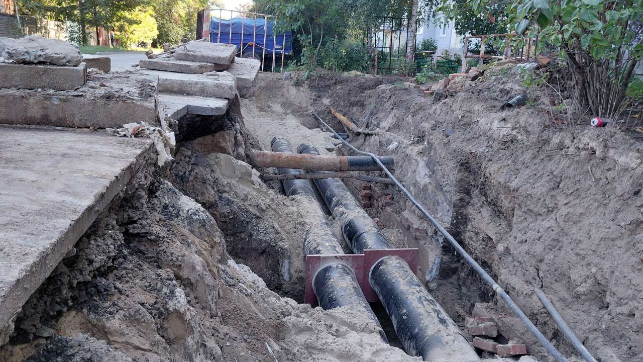 «Купаються в тазиках»: у Полтаві на Залізній обіцяють відновити гарячу воду до 5 жовтня після 5 місяців ремонту