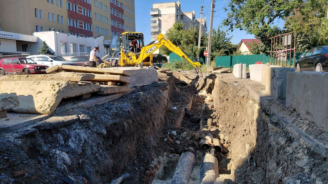 «Купаються в тазиках»: у Полтаві на Залізній обіцяють відновити гарячу воду до 5 жовтня після 5 місяців ремонту