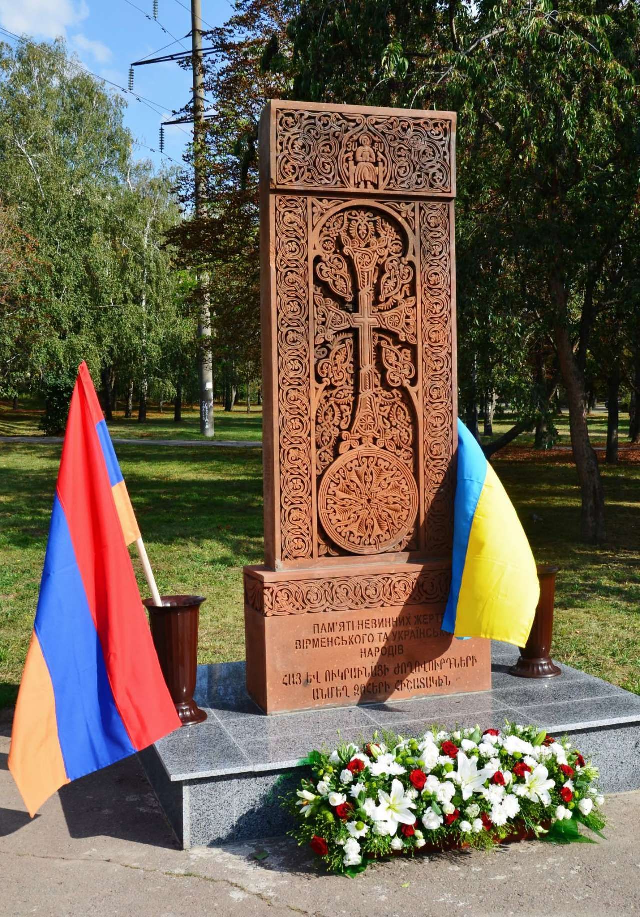 На території майбутнього храму в Полтаві освятили Хачкар з нагоди Дня Незалежності Вірменії