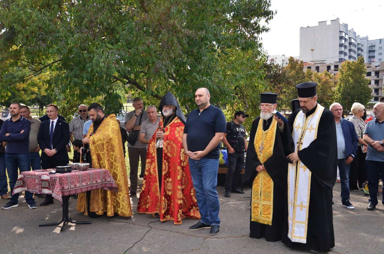 На території майбутнього храму в Полтаві освятили Хачкар з нагоди Дня Незалежності Вірменії