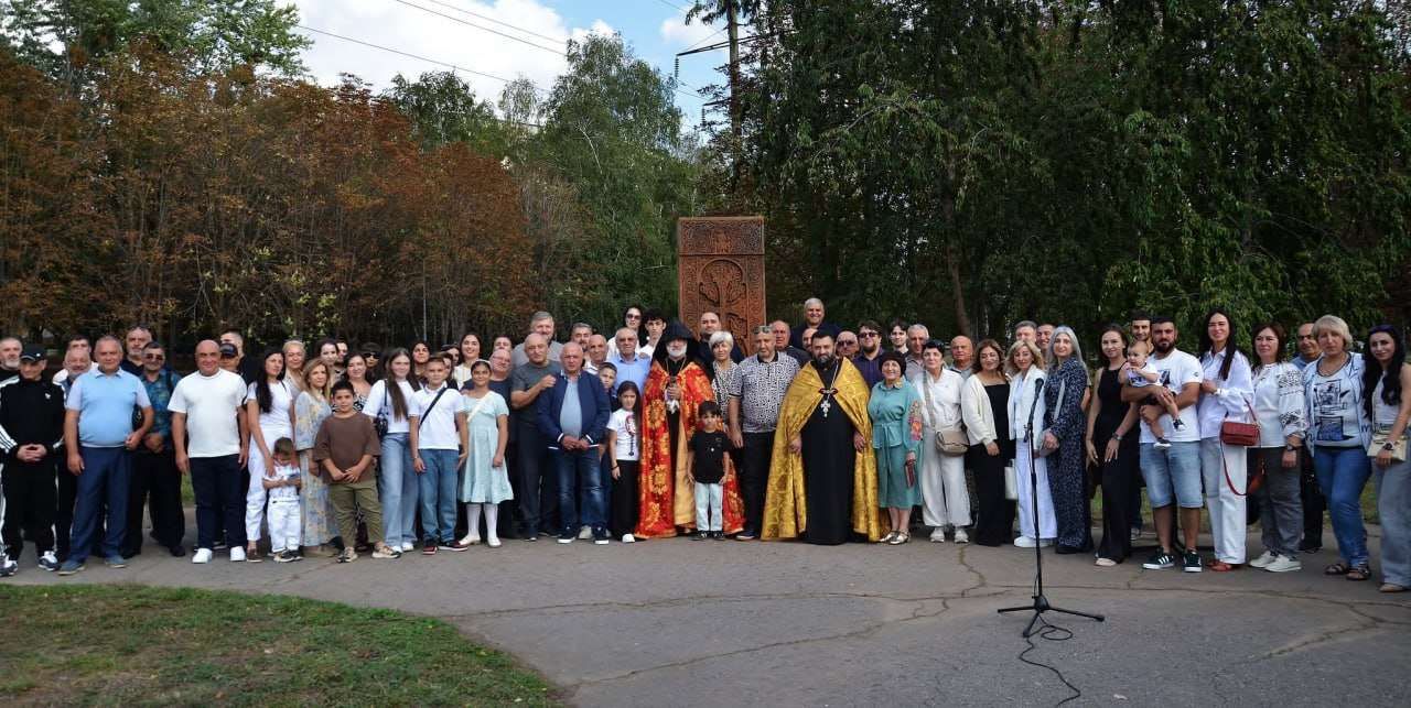 На території майбутнього храму в Полтаві освятили Хачкар з нагоди Дня Незалежності Вірменії