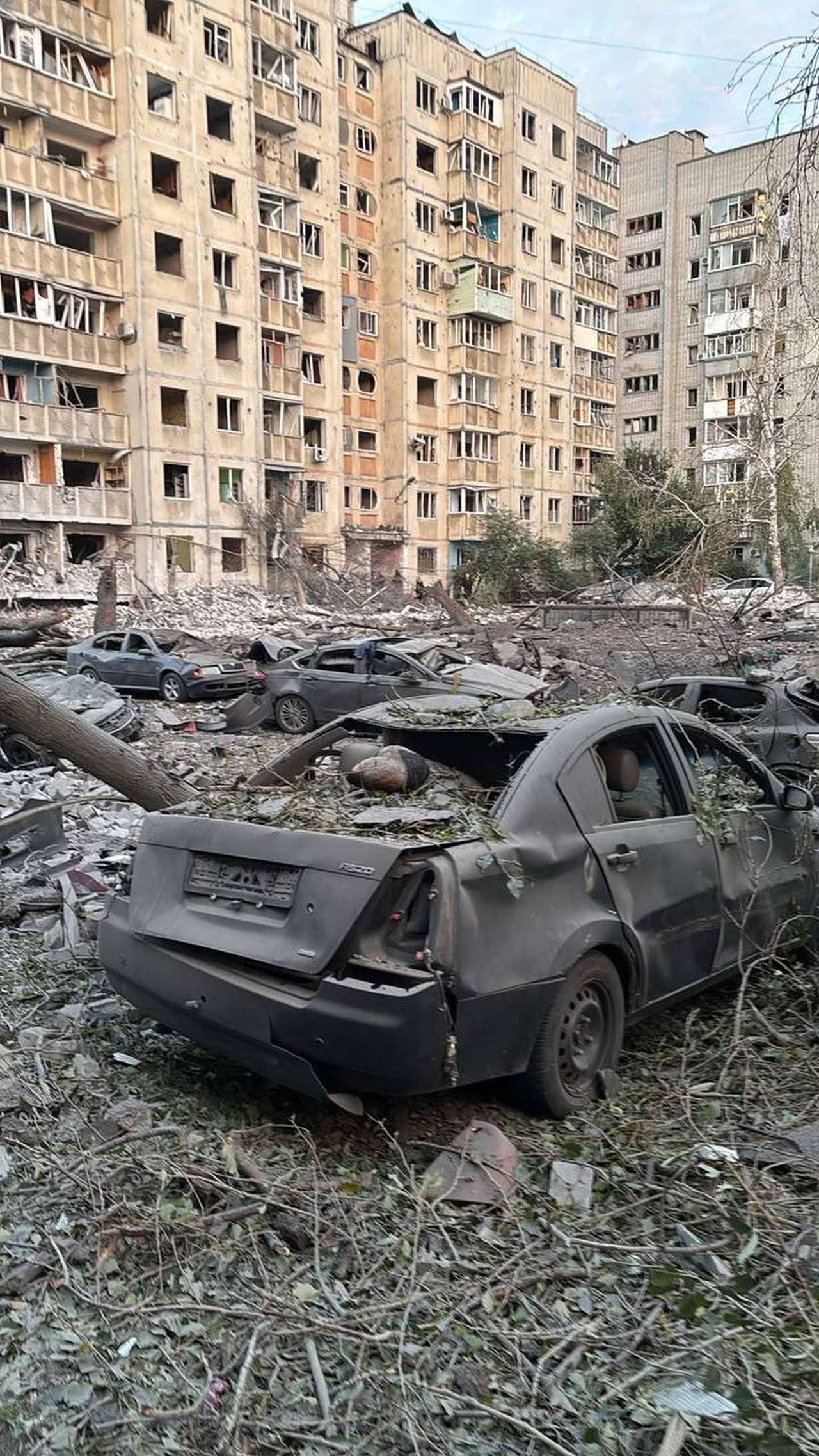 Кременчук атакували балістикою та крилатими ракетами: пошкоджені будинки та підприємство
