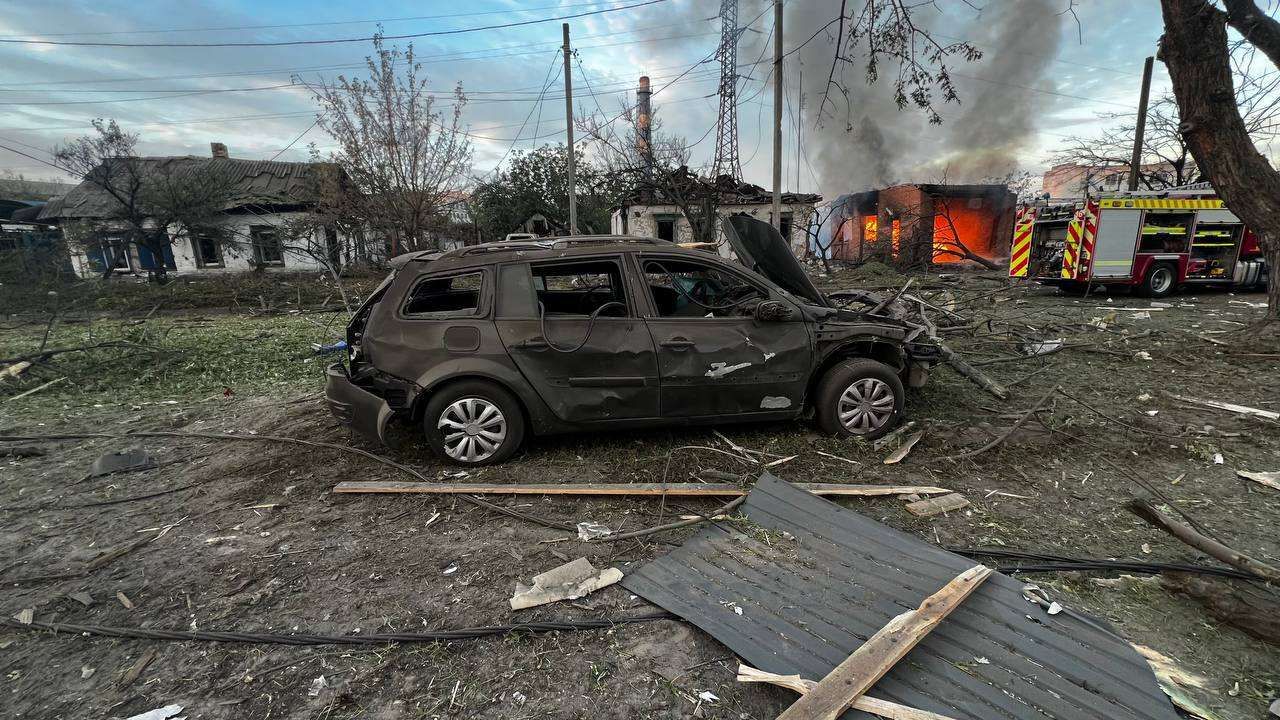 Кременчук атакували балістикою та крилатими ракетами: пошкоджені будинки та підприємство