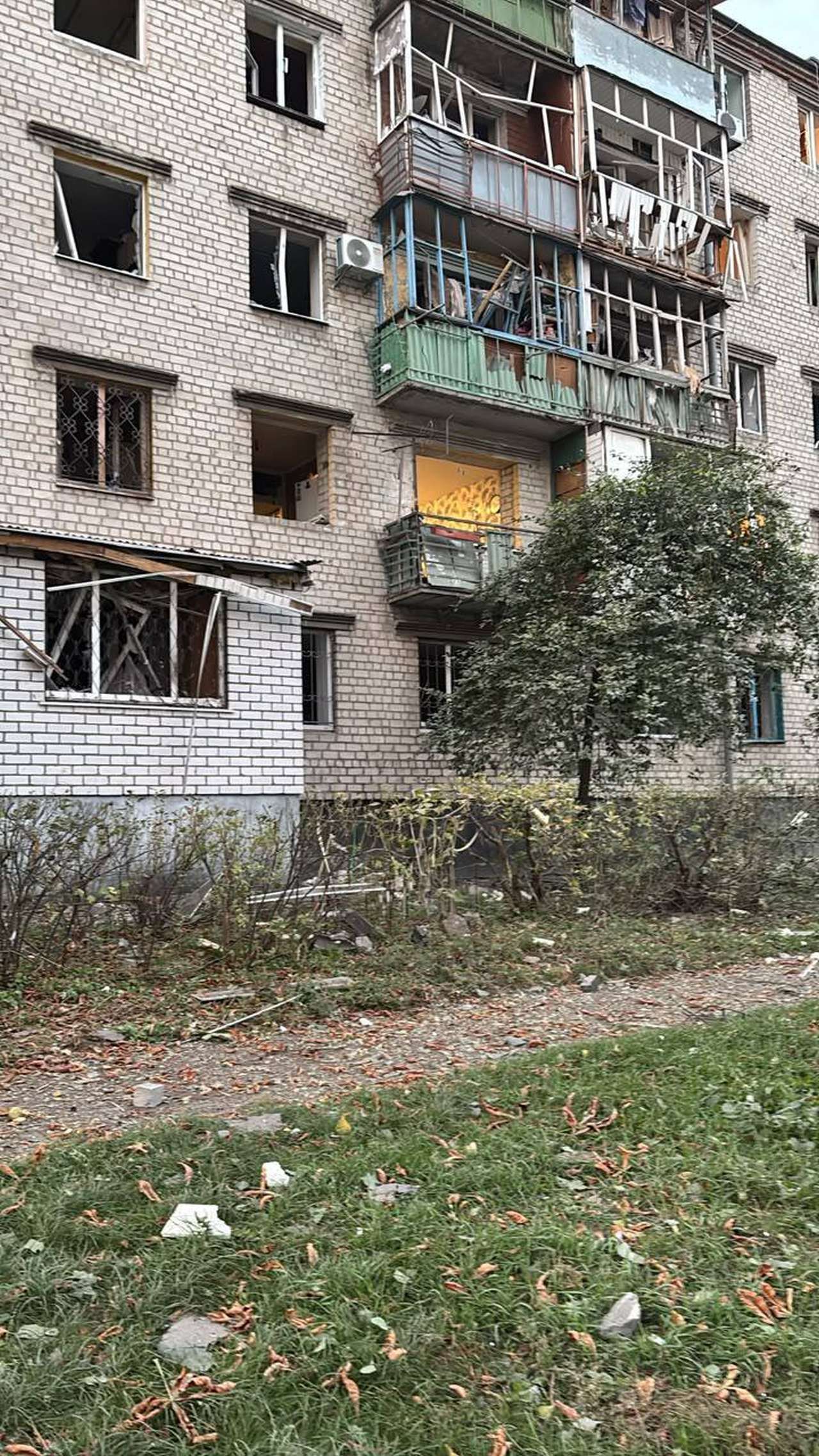 Кременчук атакували балістикою та крилатими ракетами: пошкоджені будинки та підприємство