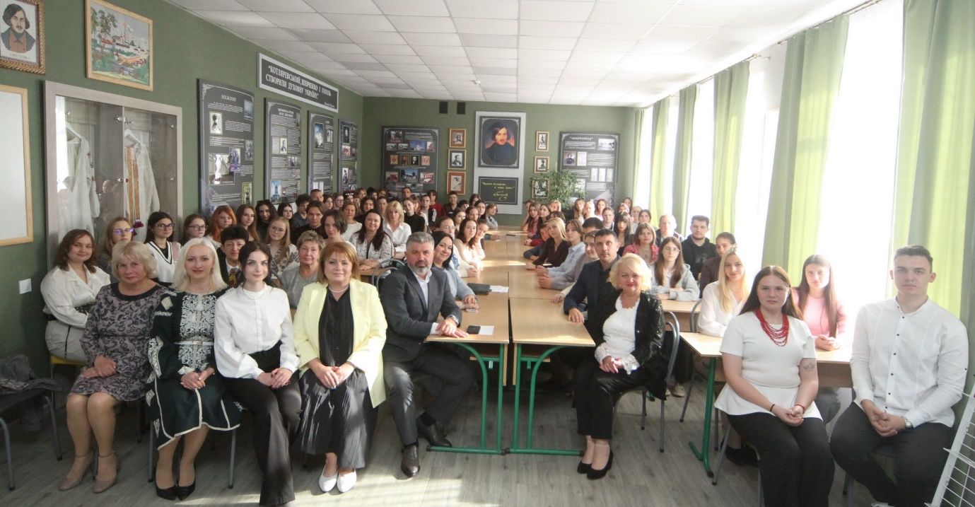 У Полтавському педагогічному університеті відбулася презентація монографії «Життя і викладання під час війни» за участі партнерів із Японії