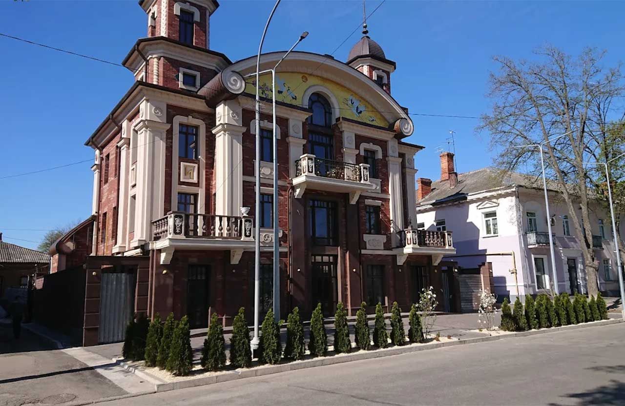 Прокуратура виграла суд щодо стягнення пайової участі за будівлю родини Геннадія Сікалова в центрі Полтави