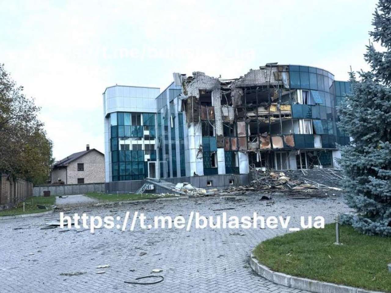 Нічна атака на Кременчук: ворожі дрони вдарили по телекомпанії «Візит» та енергетичному об’єкту