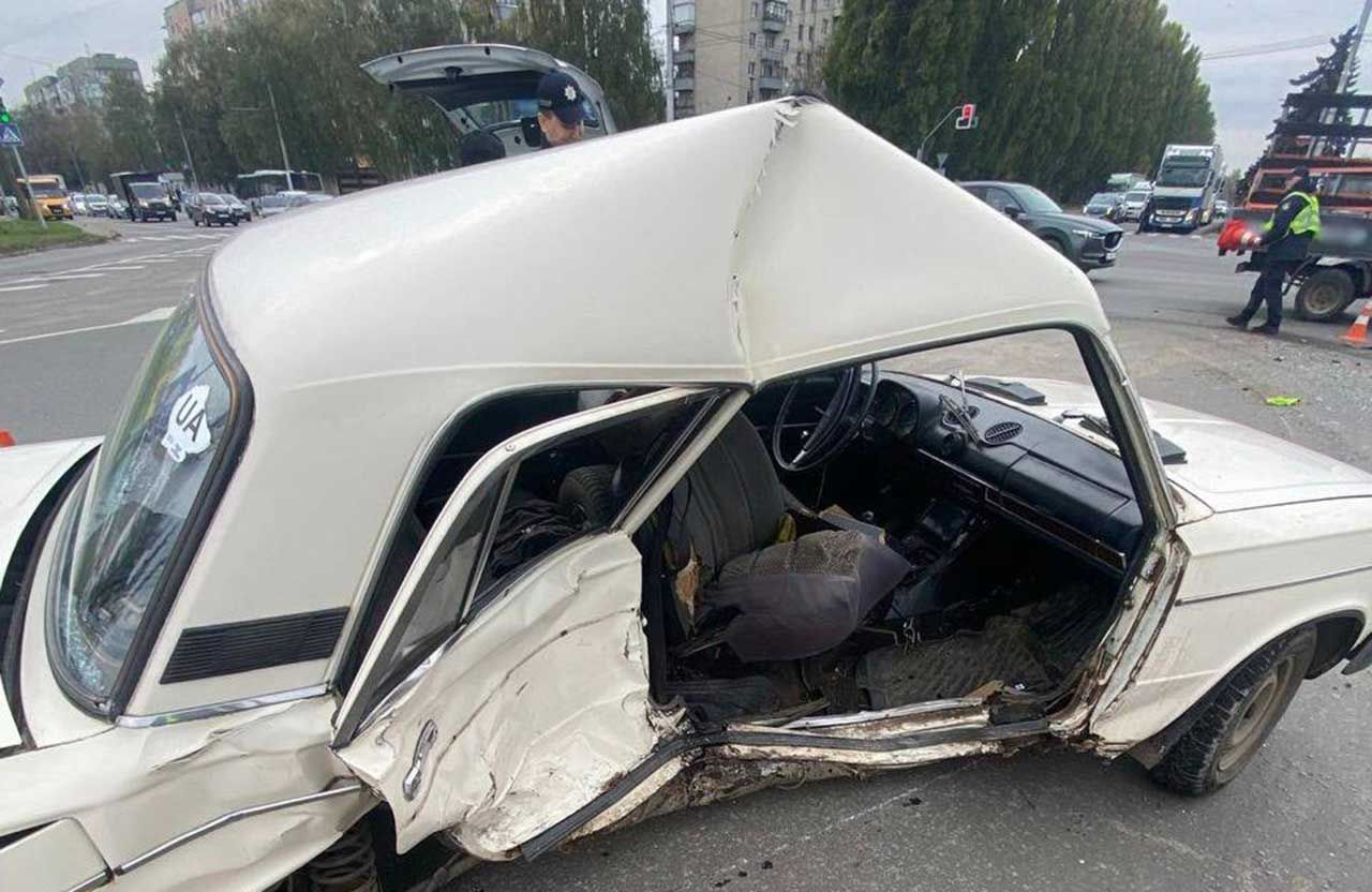 ДТП на перехресті Чумацького Шляху та Великотирнівської: ВАЗ врізався у Ford під час маневру