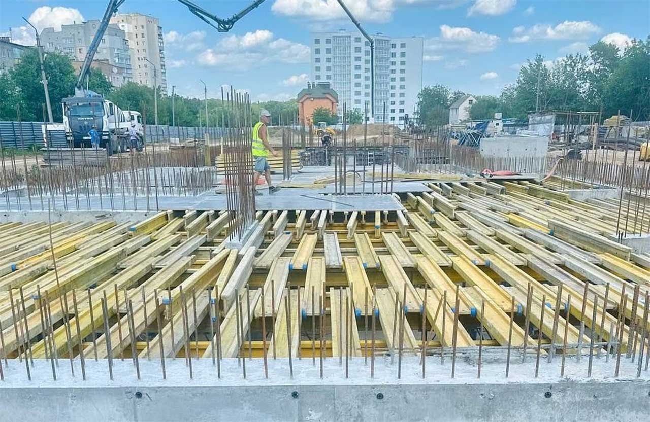 Будівництво ЖК «Сонячний» в мікрорайоні Пушкарівський у липні 2025 року